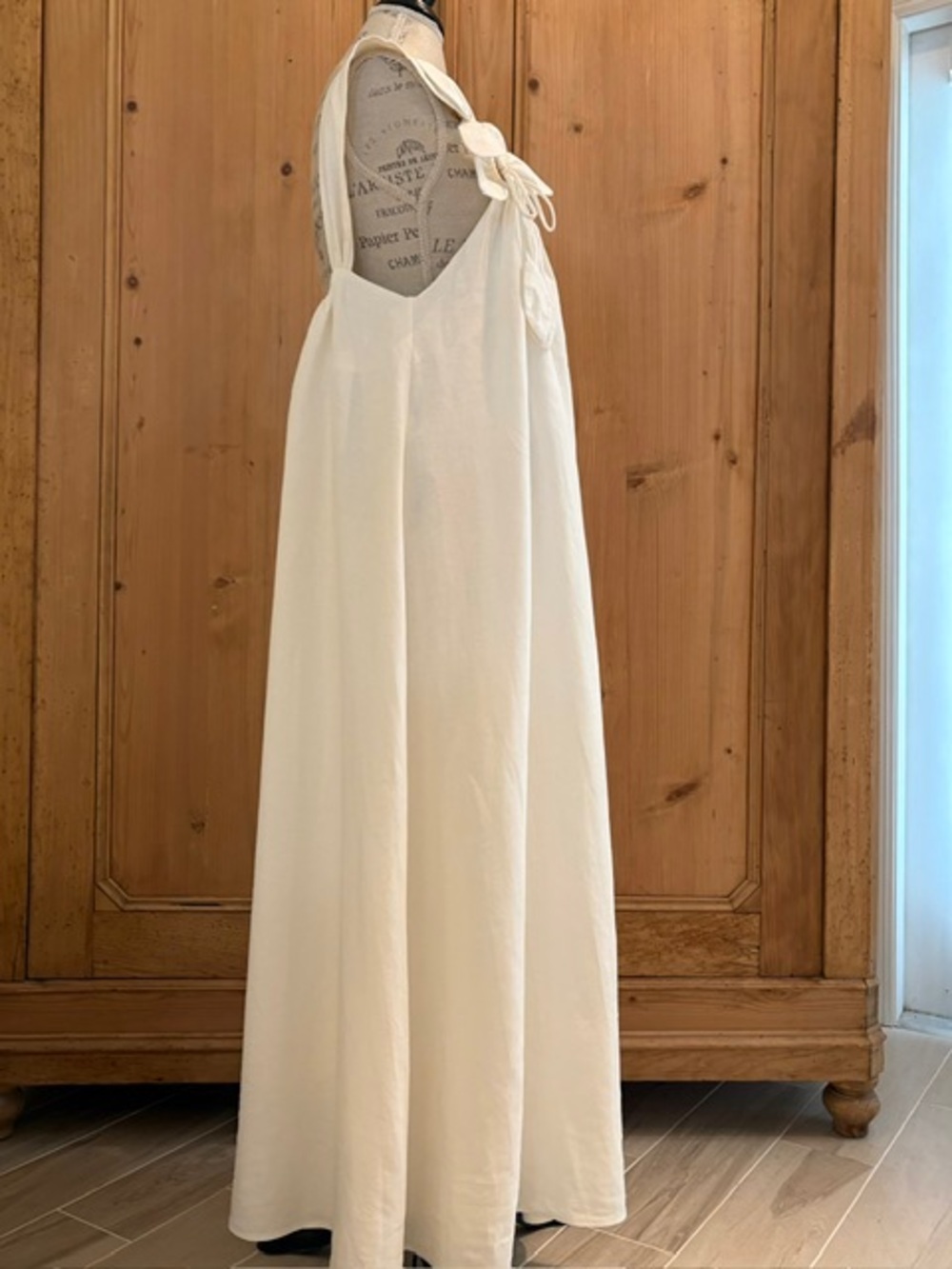 FARM Rio White Floral Details Midi Dress - Picture 5 of 9